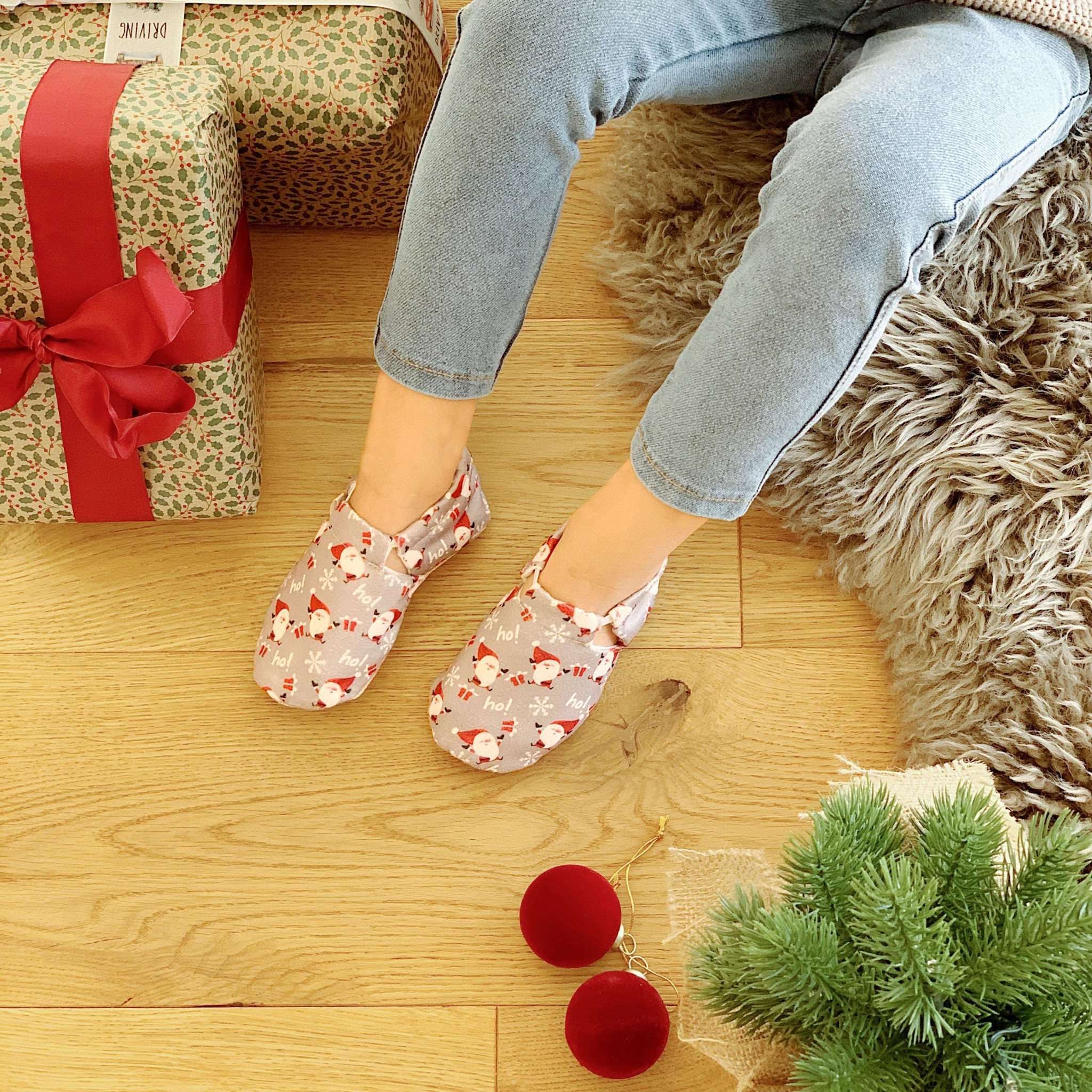 Vegan Newborn Shoes - Santa Claus - S A L E (Size 17)